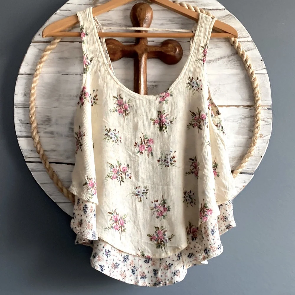 Mossimo Flowy Tank - Picture 1 of 8